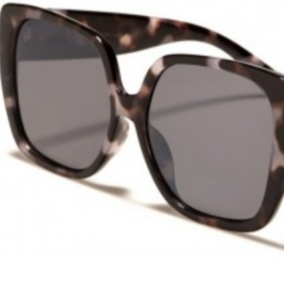 Sunglasses/Shades - Picture 3 of 5